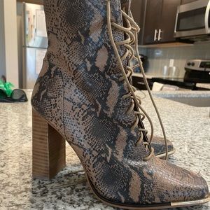 Steve Madden Lace up ankle booties. Size 9. Brown snake skin print.